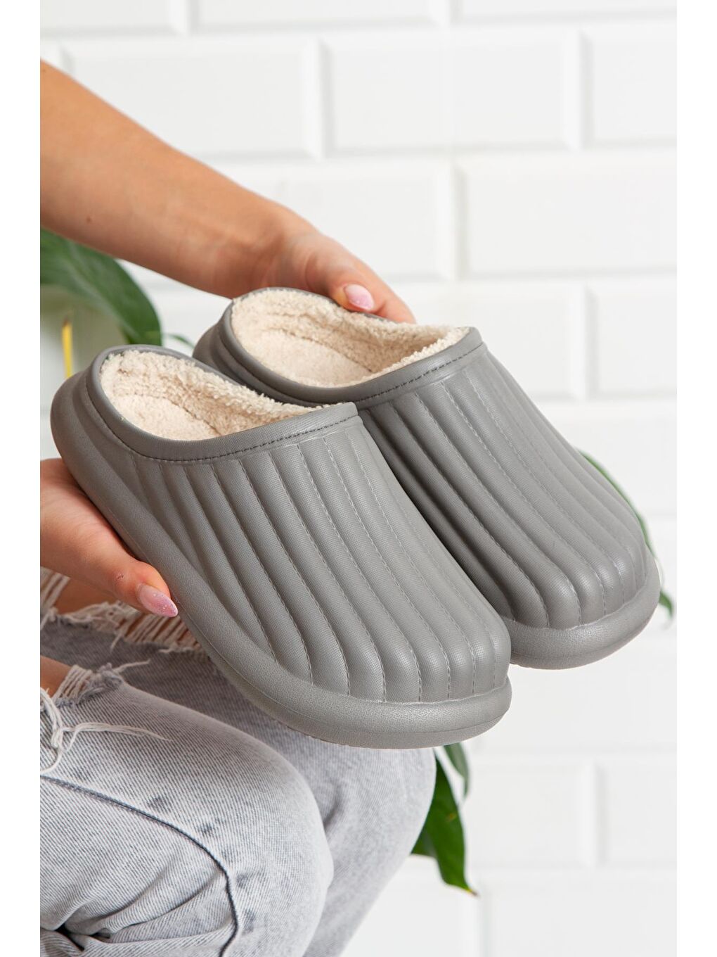 Gri FLORA Kapalı İçi Yünlü Unisex Ev Terliği Kışlık Terlik Su Geçirmez