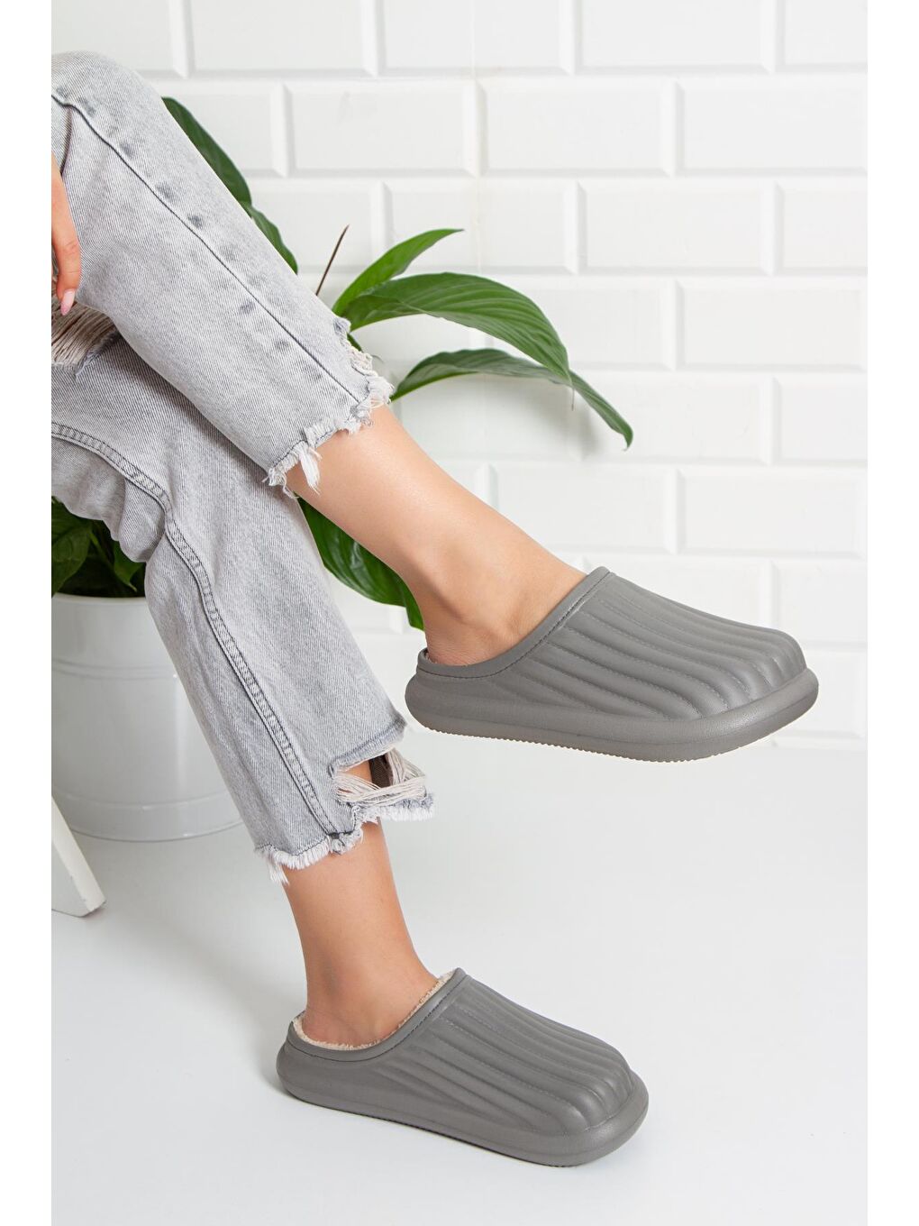 Gri FLORA Kapalı İçi Yünlü Unisex Ev Terliği Kışlık Terlik Su Geçirmez-2