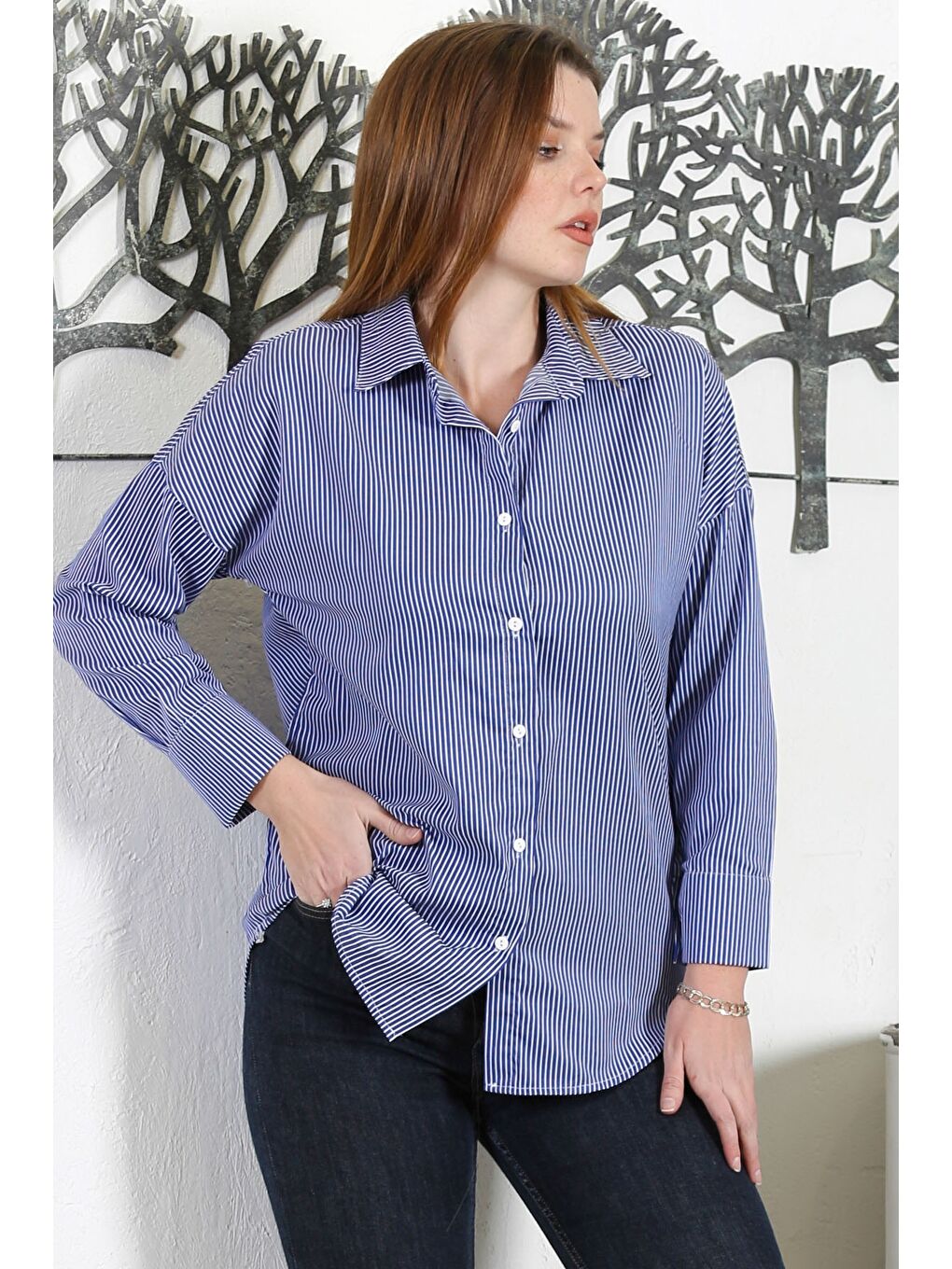 Lacivert-Beyaz Gömlek Yaka Manşetli Kollu Çizgili Düğmeli Casual Oversize Dokuma Gömlek-3
