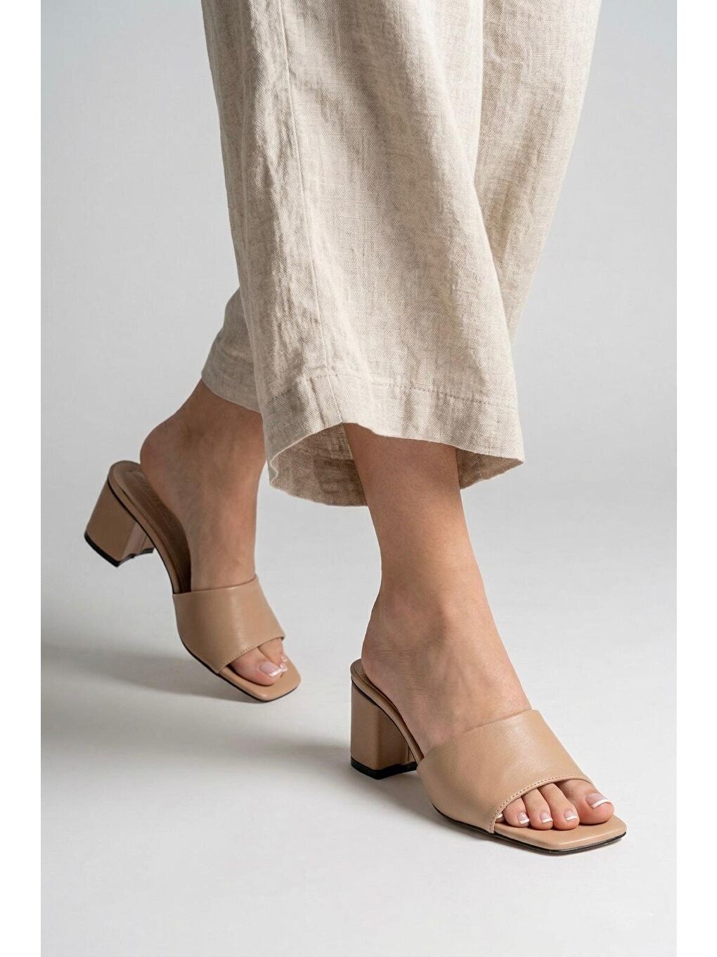 Bej Kadın Diodore Nude Günlük Rahat Kalın Topuklu Terlik