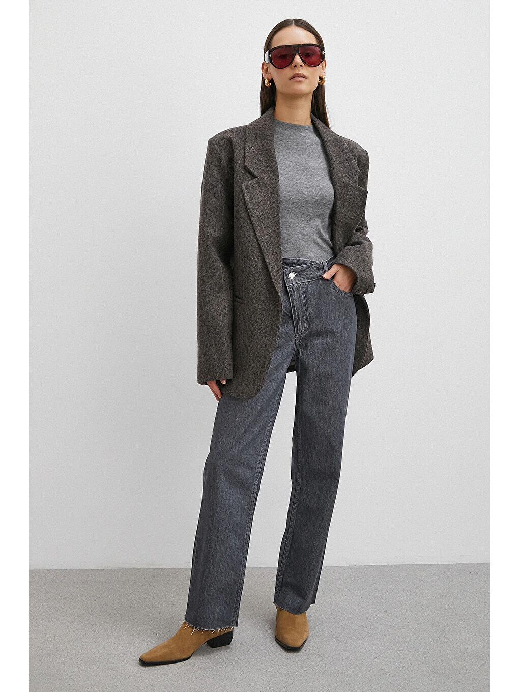 Gri Çapraz Fermuarlı Kesik Paça Düğmeli Jean Füme-2