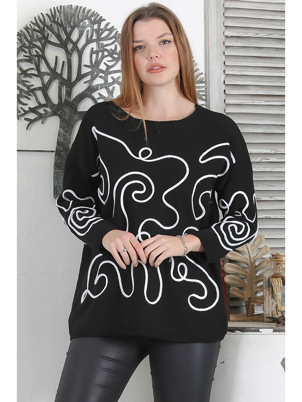 İtalyan Siyah Kayık Yaka Uzun Kol Süzene Nakışlı Casual Triko Kazak-1