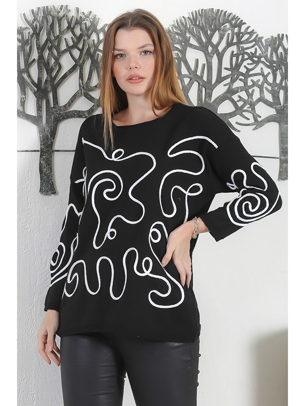 İtalyan Siyah Kayık Yaka Uzun Kol Süzene Nakışlı Casual Triko Kazak-2