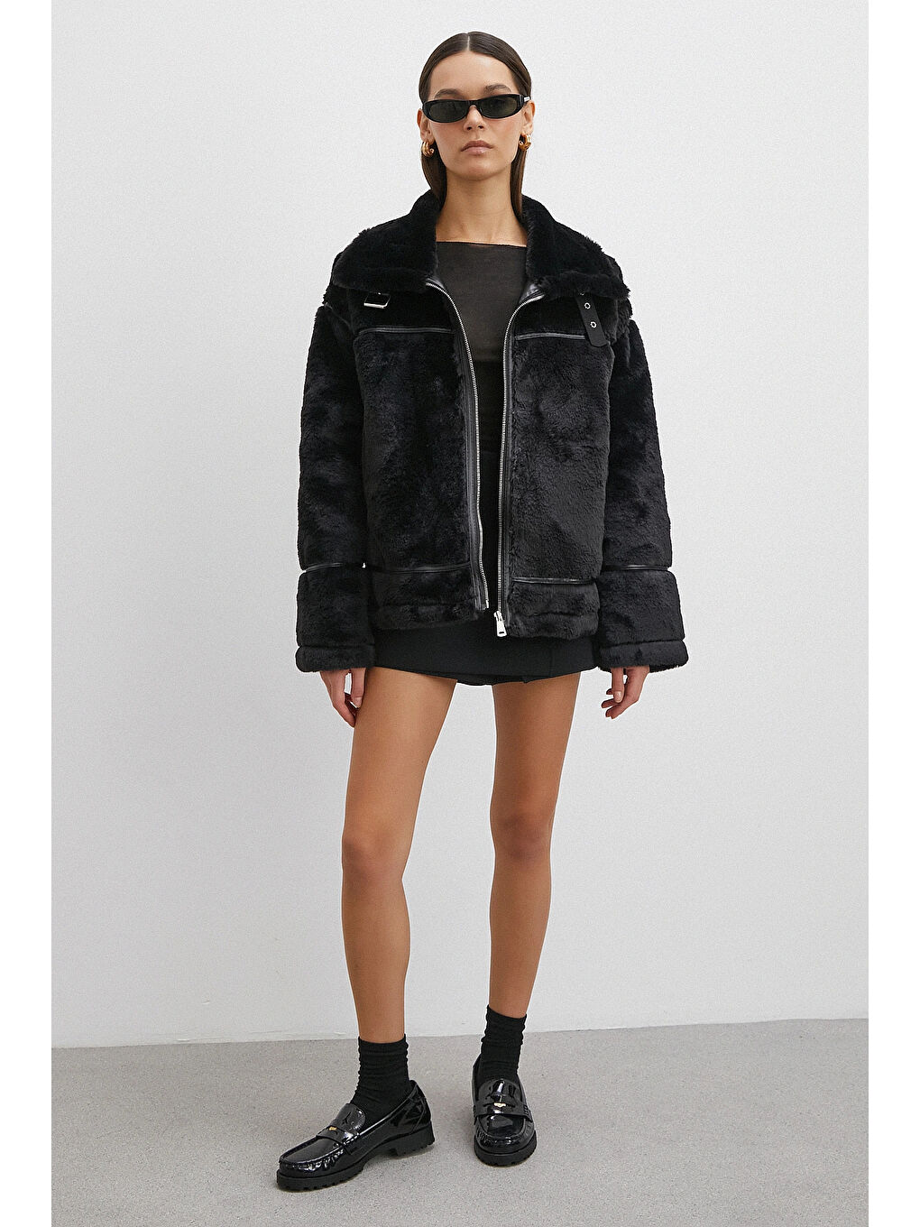 Ters Detay Pelüş Lamine Mont Siyah-1