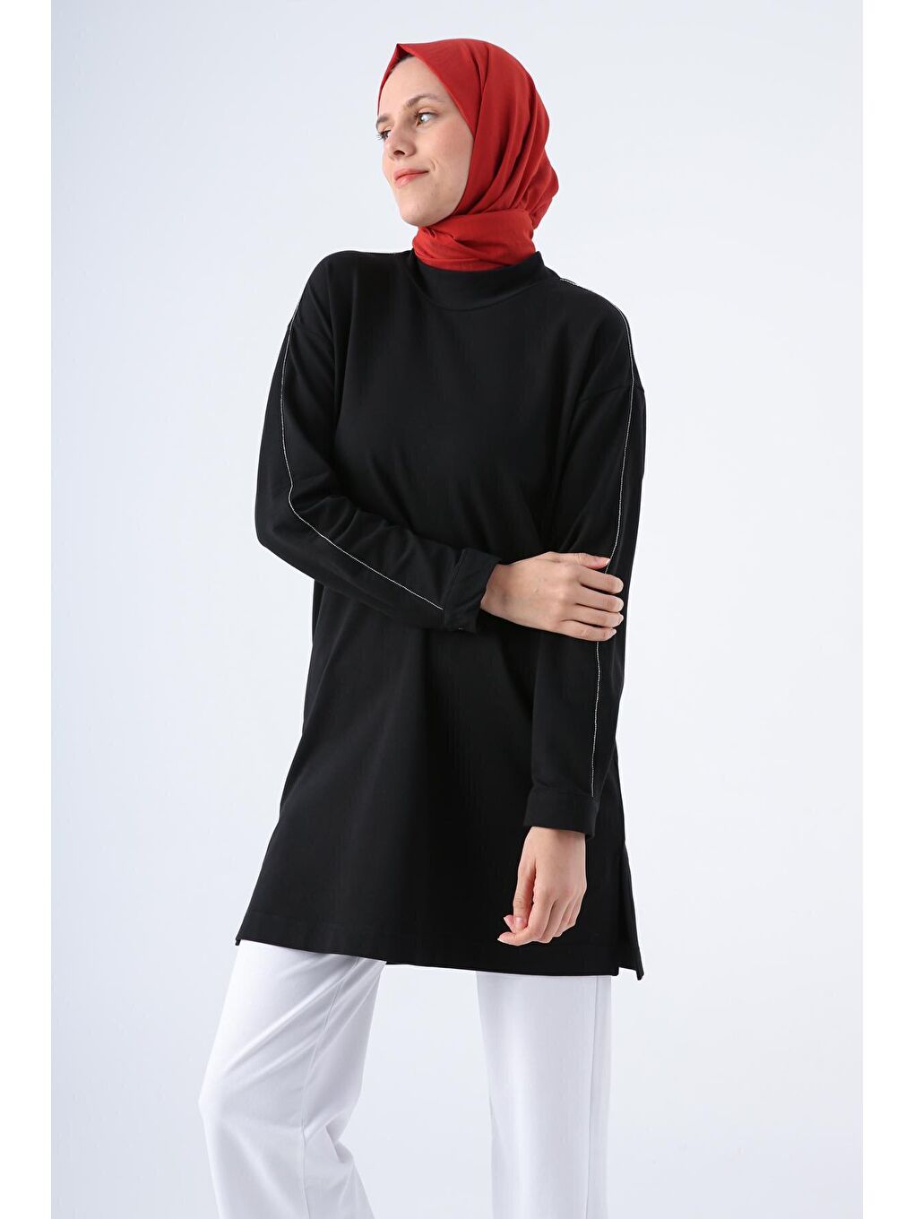 Siyah Pamuklu Dik Yaka Sim Dikişli Yıtmaçlı Tunik-4