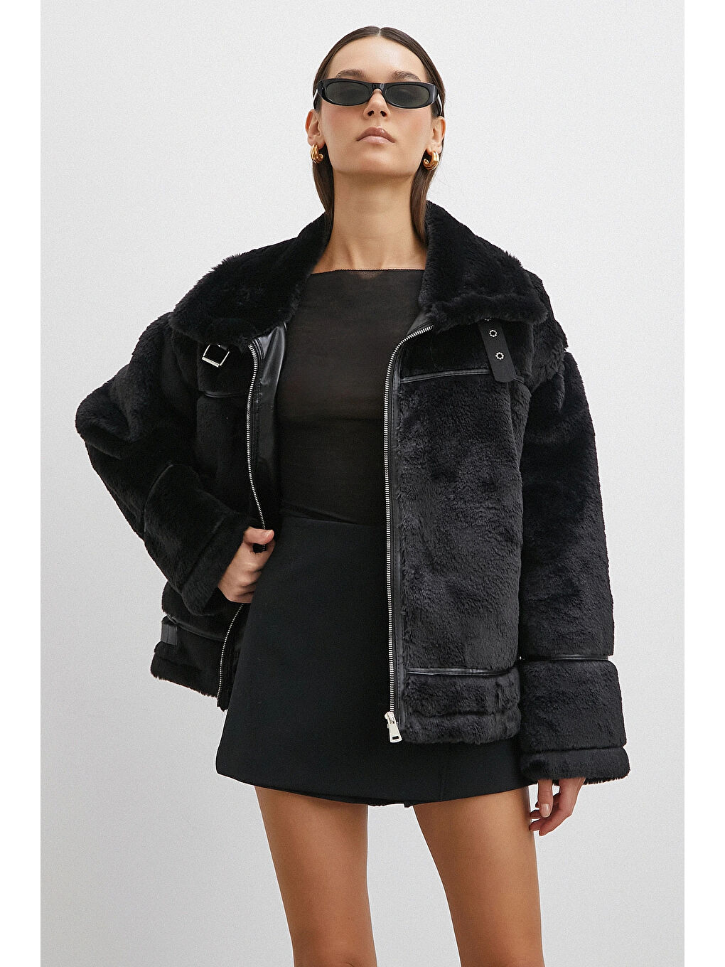 Ters Detay Pelüş Lamine Mont Siyah-2