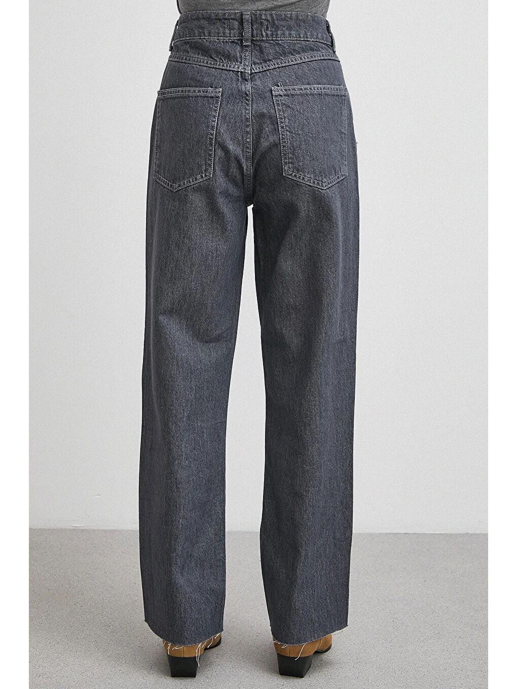 Gri Çapraz Fermuarlı Kesik Paça Düğmeli Jean Füme-5