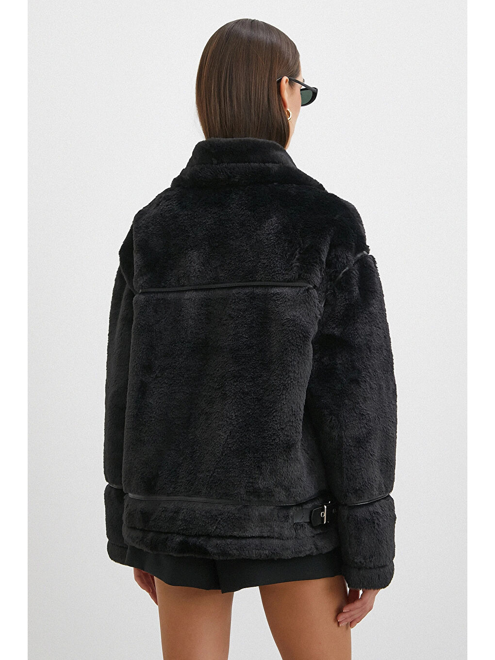 Ters Detay Pelüş Lamine Mont Siyah-5