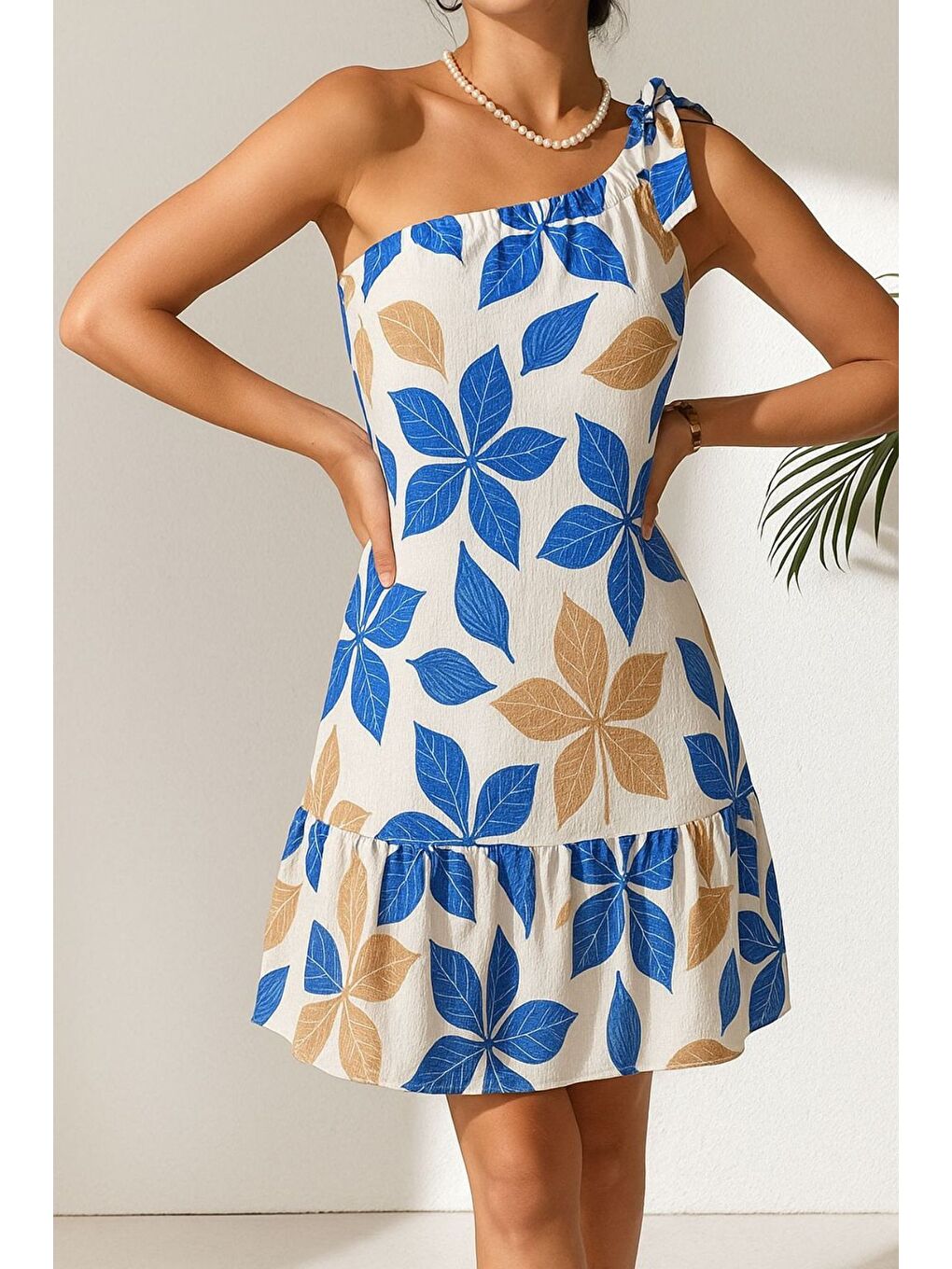 Kadın Sax Mavi Beyaz Çiçek Desenli Tek Omuz Bağlamalı Fırfırlı Krinkıl Elbise