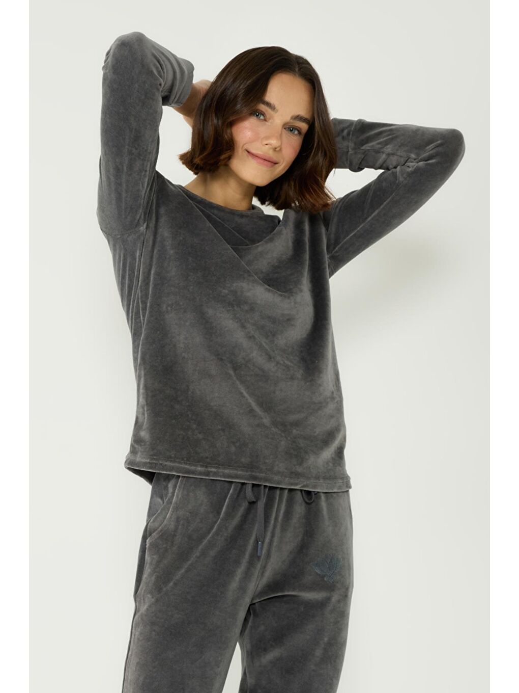 Gri Kadife Bisiklet Yaka Düşük Omuz Uzun Kol Cepli Pijama Takım 403096 Füme-2