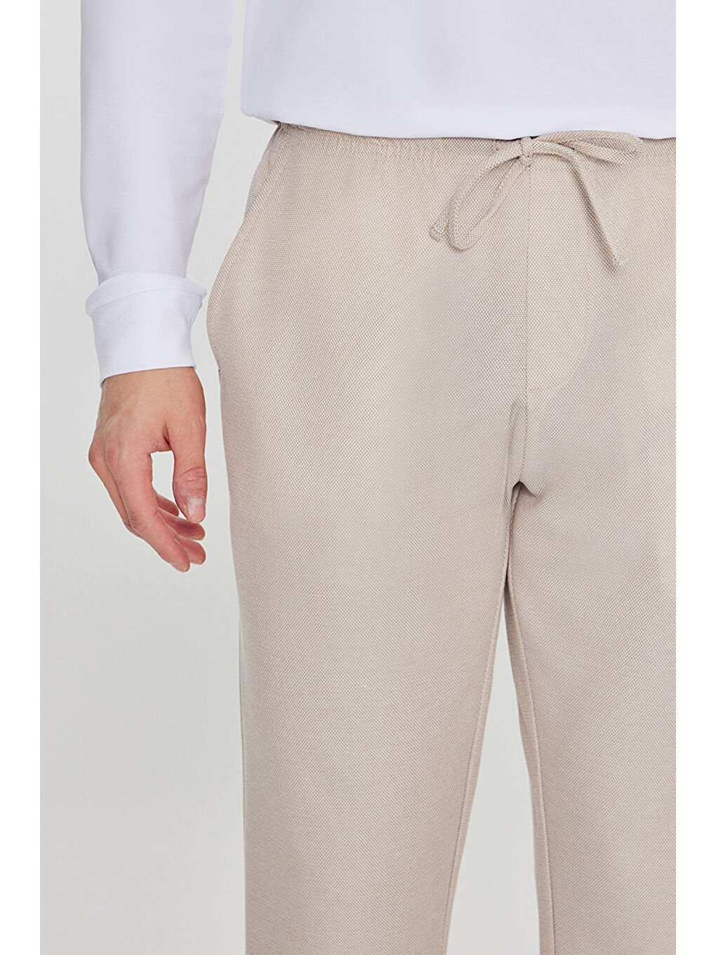 Erkek Bej Pamuklu Standart Fit Normal Kesim Beli Lastikli Diagonal Desenli Örme Pantolon-3