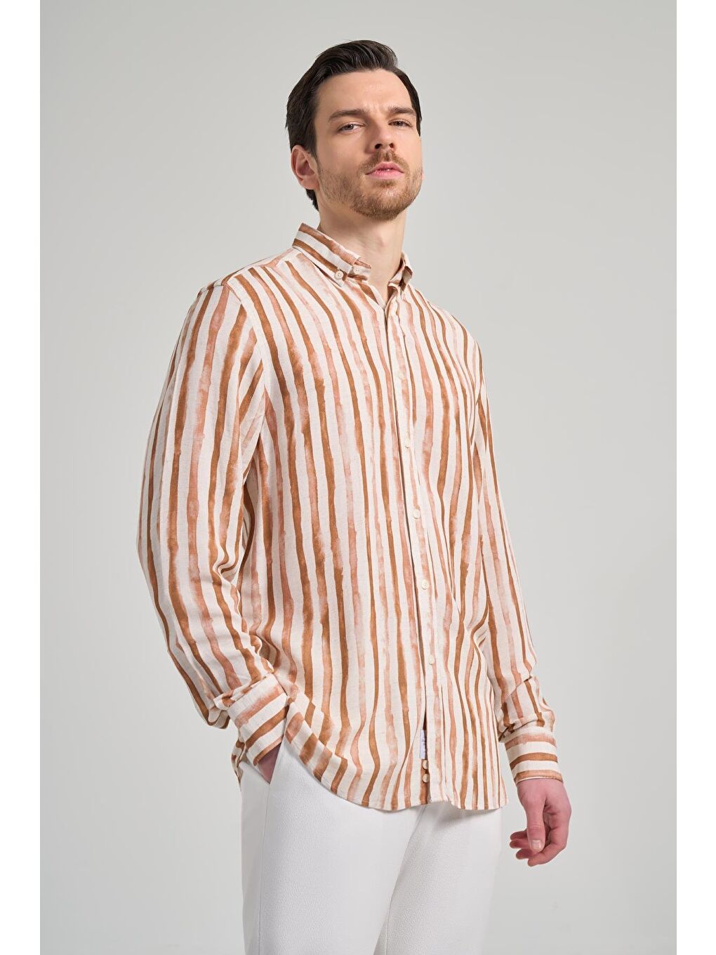 Kahverengi Uzun Kol Baskılı Bez Ayağı Düğmeli Yaka Cepsiz Keten Karışımlı Casual Comfort Fit Gömlek 1004250139