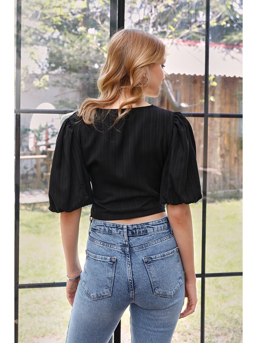 Siyah Önü Düğümlü Balon Kol Bluz-3