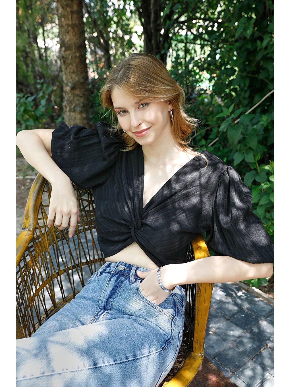 Siyah Önü Düğümlü Balon Kol Bluz-4