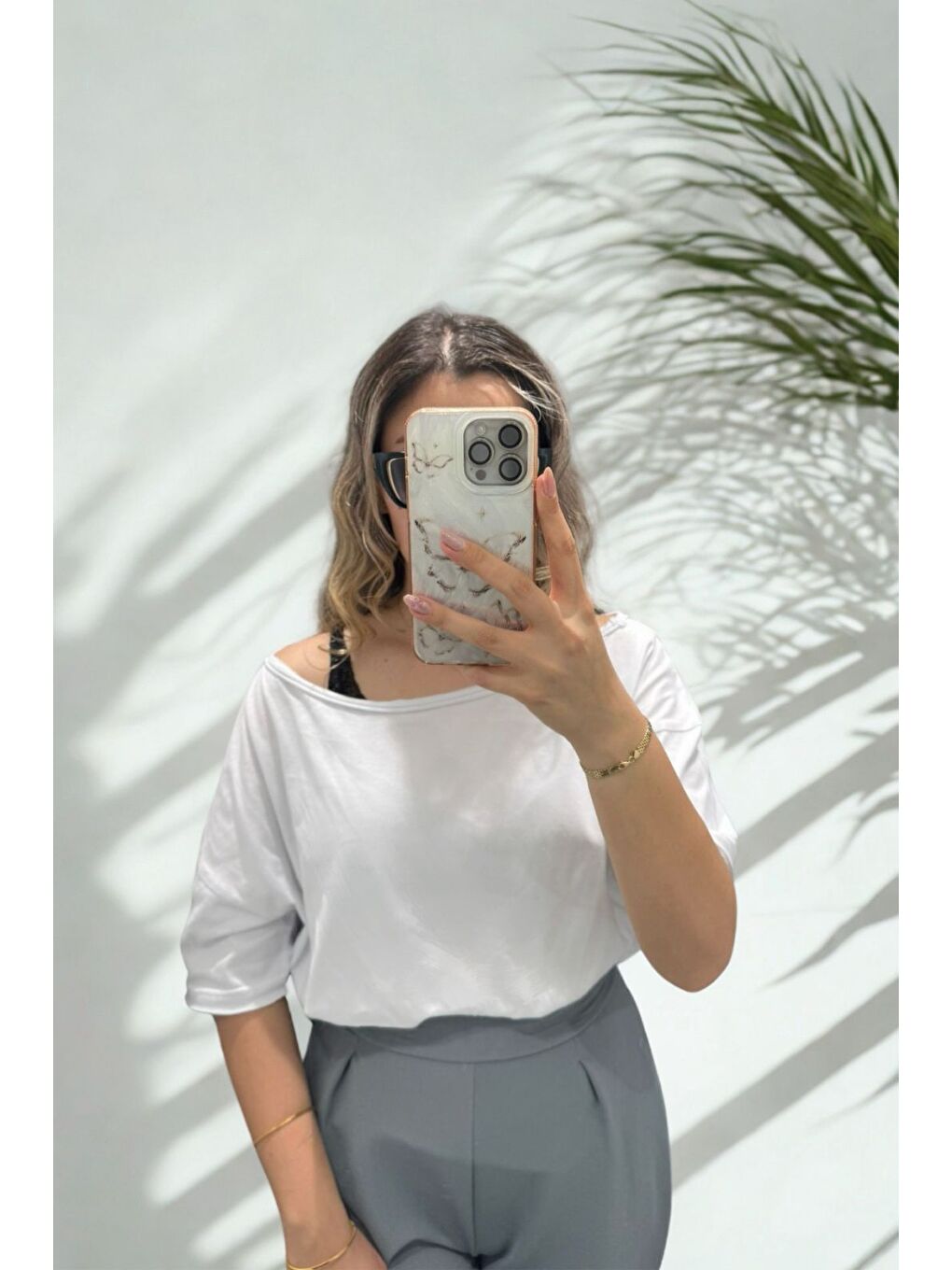 Beyaz Kadın Düşük Omuz Kayık Yaka Oversize T-Shirt-2