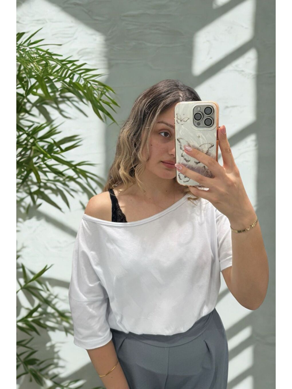 Beyaz Kadın Düşük Omuz Kayık Yaka Oversize T-Shirt-3