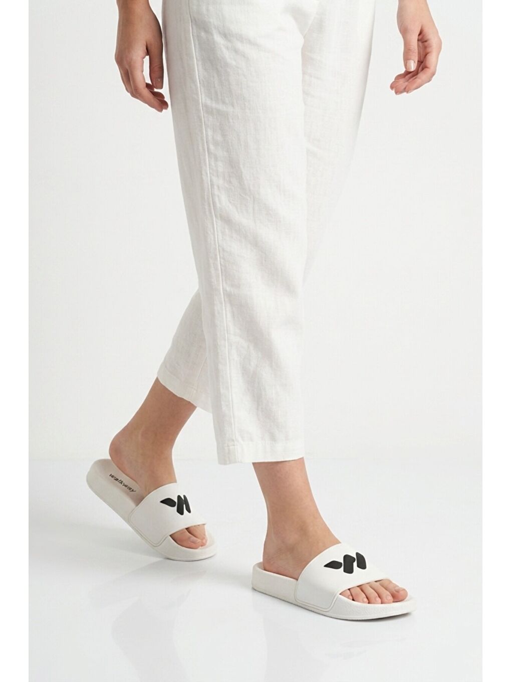 Beyaz Hafif Esnek Unisex Terlik 8000-02 G