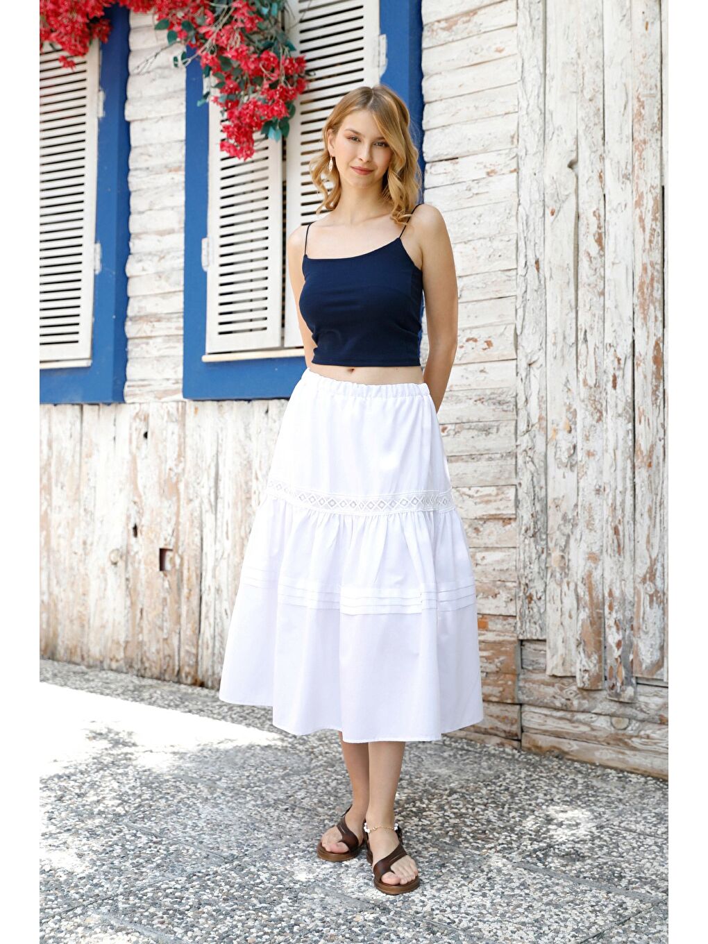 Beyaz Beli Lastikli Dantel Detaylı Etek-1