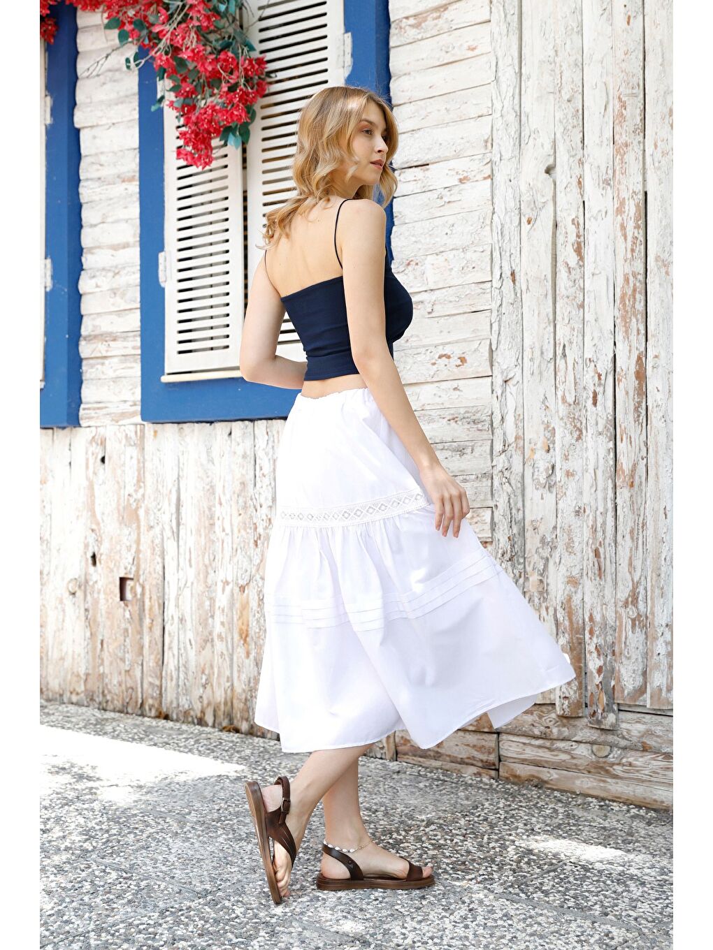 Beyaz Beli Lastikli Dantel Detaylı Etek-3