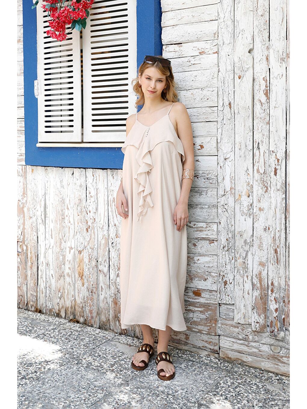 Bej Askılı Önü Fırfırlı Salaş Elbise