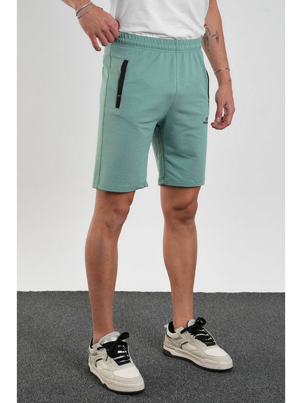 Yeşil Erkek Regular Fit Fermuar Cepli Pamuklu Şort-3