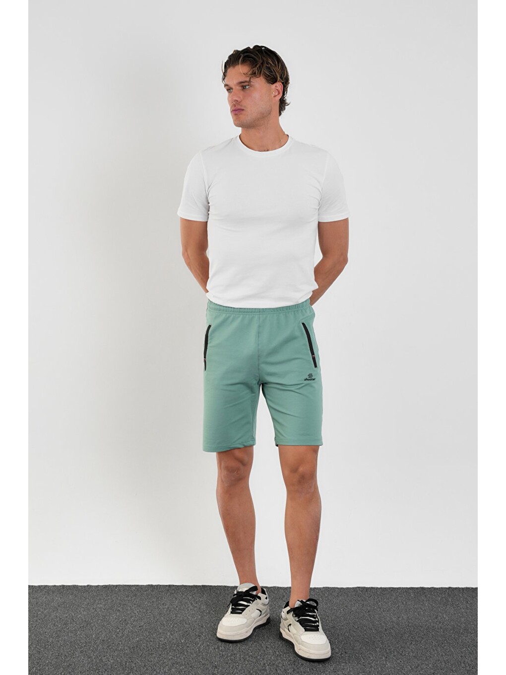 Yeşil Erkek Regular Fit Fermuar Cepli Pamuklu Şort-4