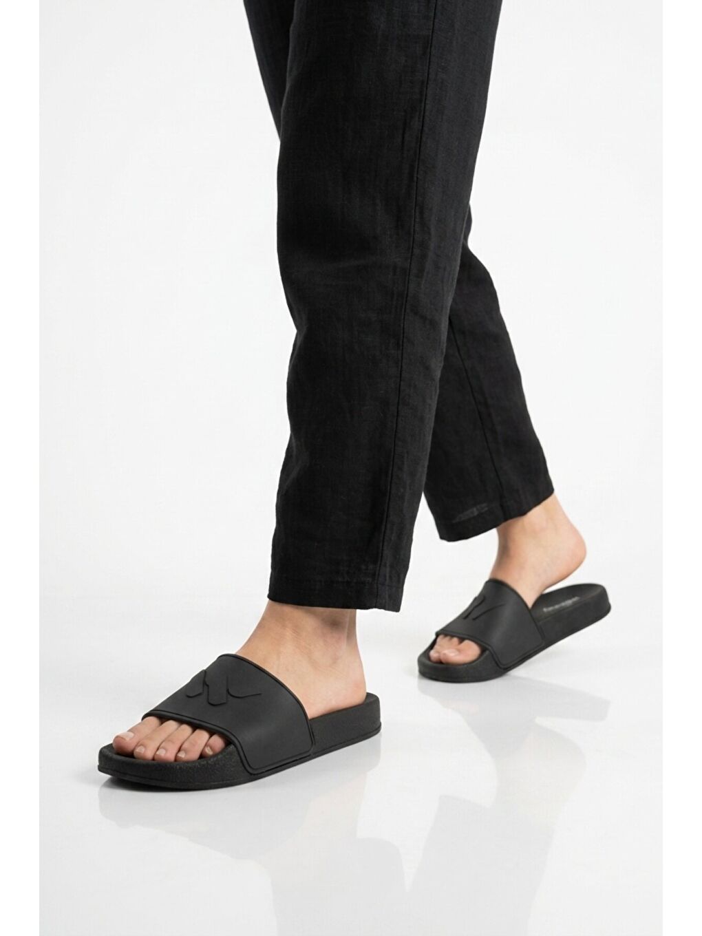 Siyah Hafif Esnek Unisex Terlik 8000-02 G