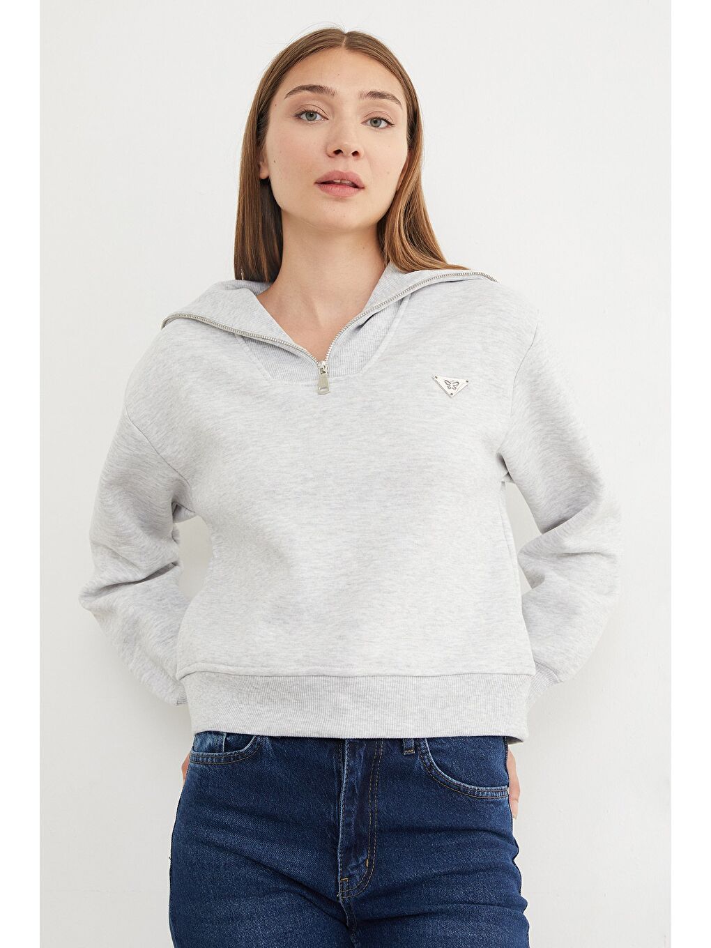 Gri 3 İplik Üçgen Metal Armalı Sweatshirt-2