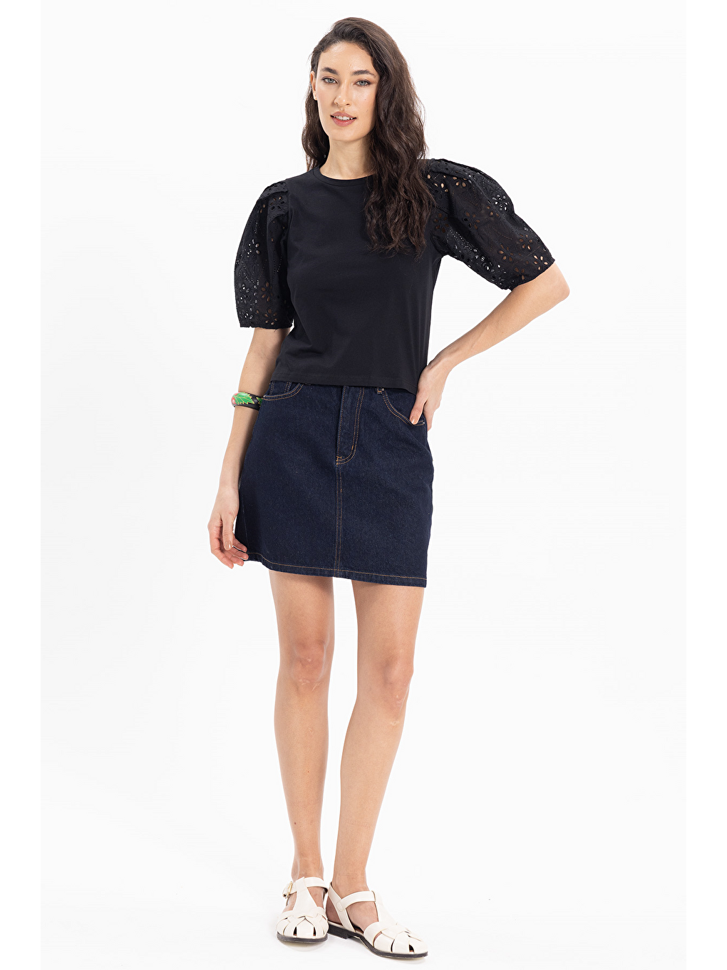 Kadın Slim Fit Dar Kesim %100 Pamuk Kısa Kollu Bisiklet Yaka Siyah Tişört-1