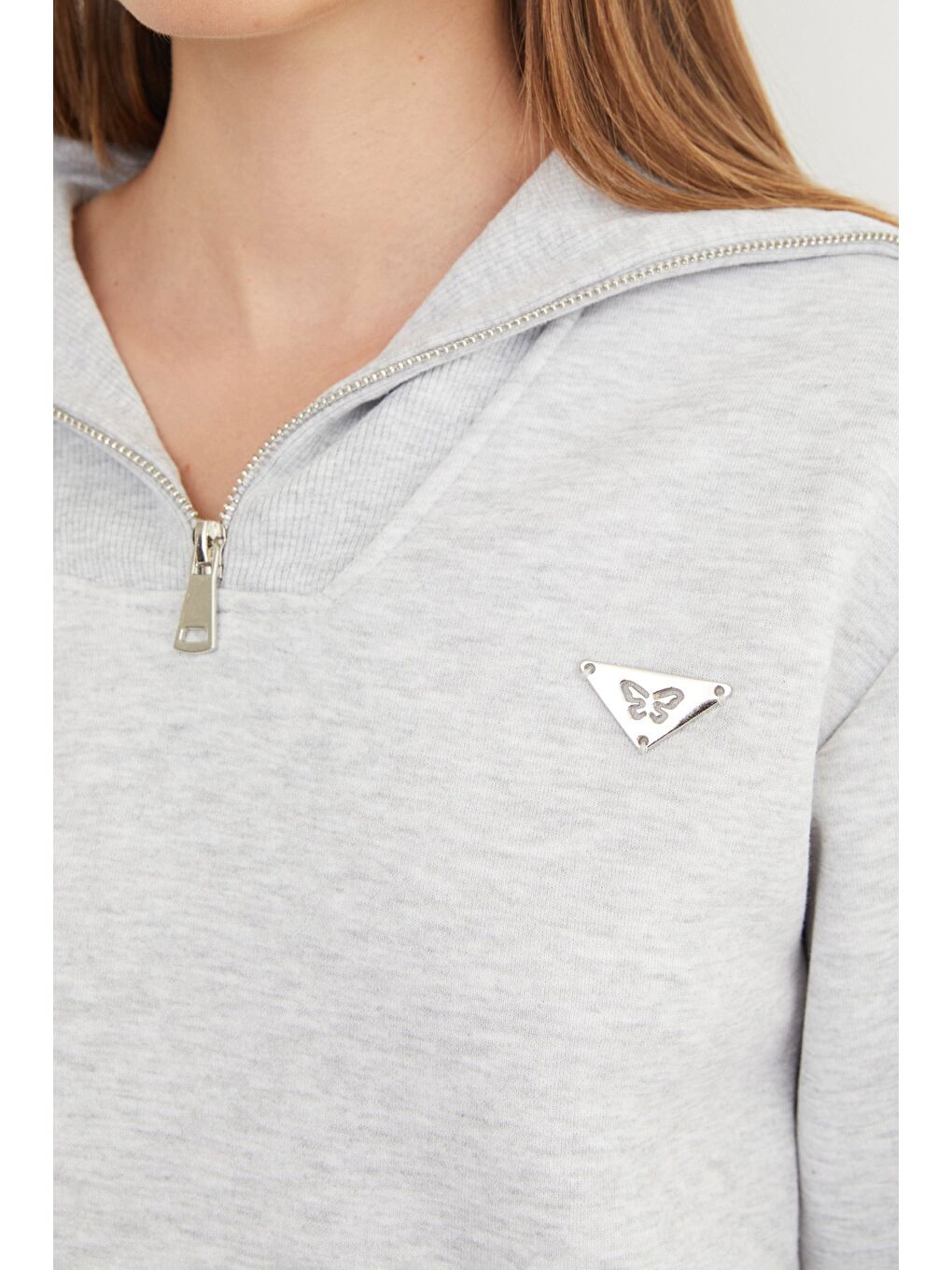 Gri 3 İplik Üçgen Metal Armalı Sweatshirt-3