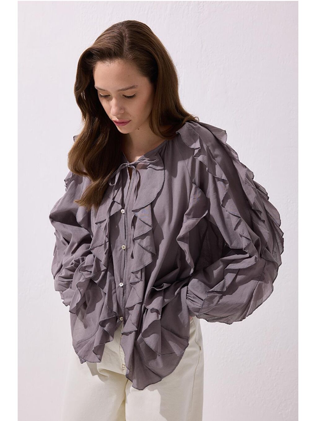 Rosa Fırfırlı Vual Gömlek Duman Gri-1