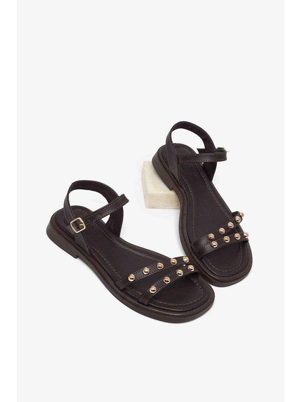 Kahverengi Kadın Kahve Rahat Kalıp Çift Bantlı Tokalı Taşlı Sandalet-3