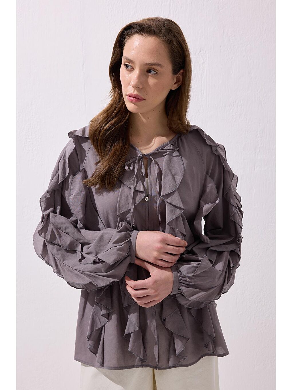 Rosa Fırfırlı Vual Gömlek Duman Gri-3