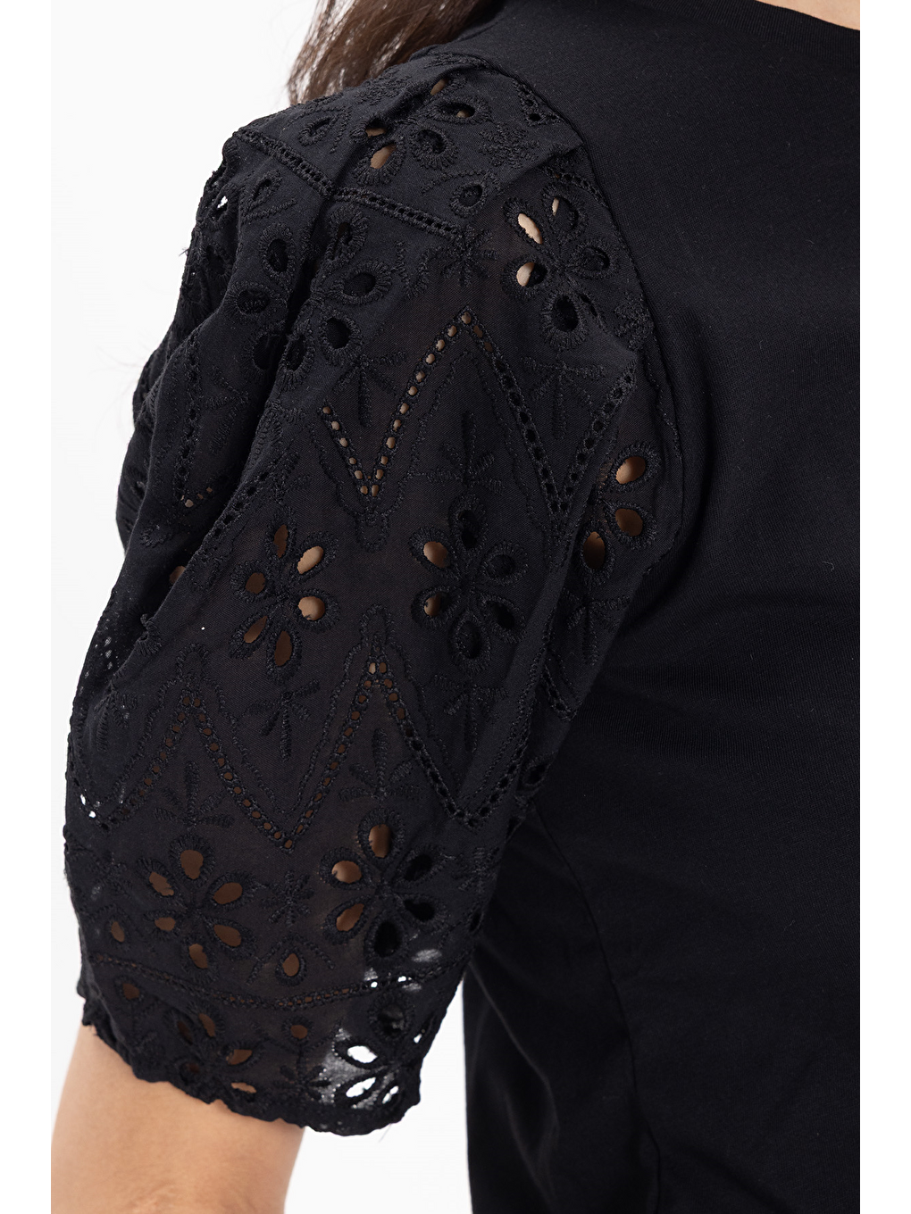 Kadın Slim Fit Dar Kesim %100 Pamuk Kısa Kollu Bisiklet Yaka Siyah Tişört-2