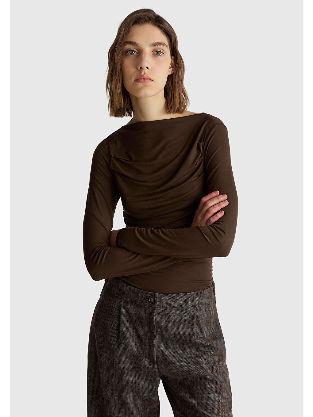 Kadın Koyu Kahverengi Modal Karışımlı Slim Fit Kayık Yaka Uzun Kollu T-Shirt