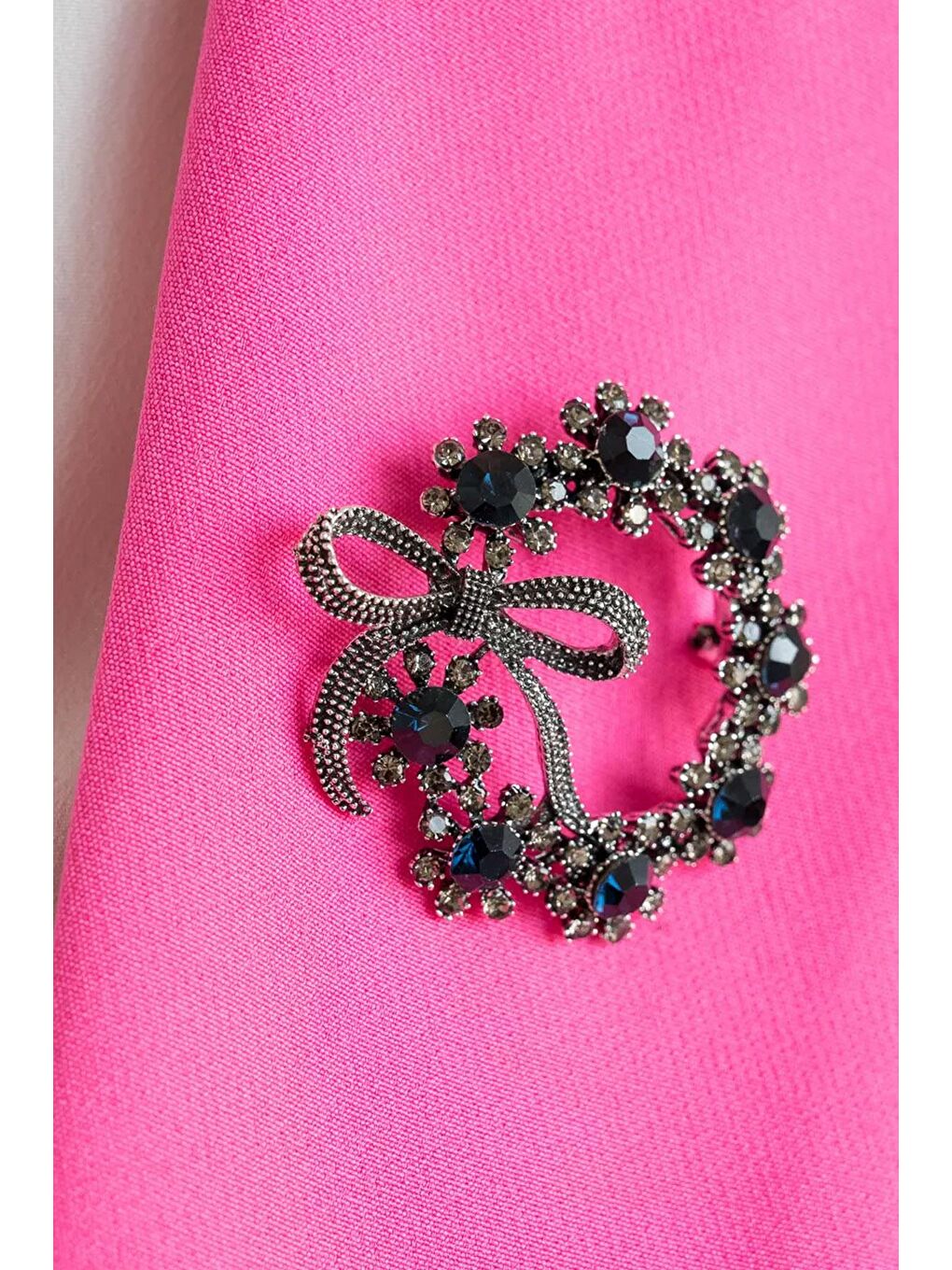 Gri Fiyonk Kristal Taşlı Yaka İğnesi Broş-2
