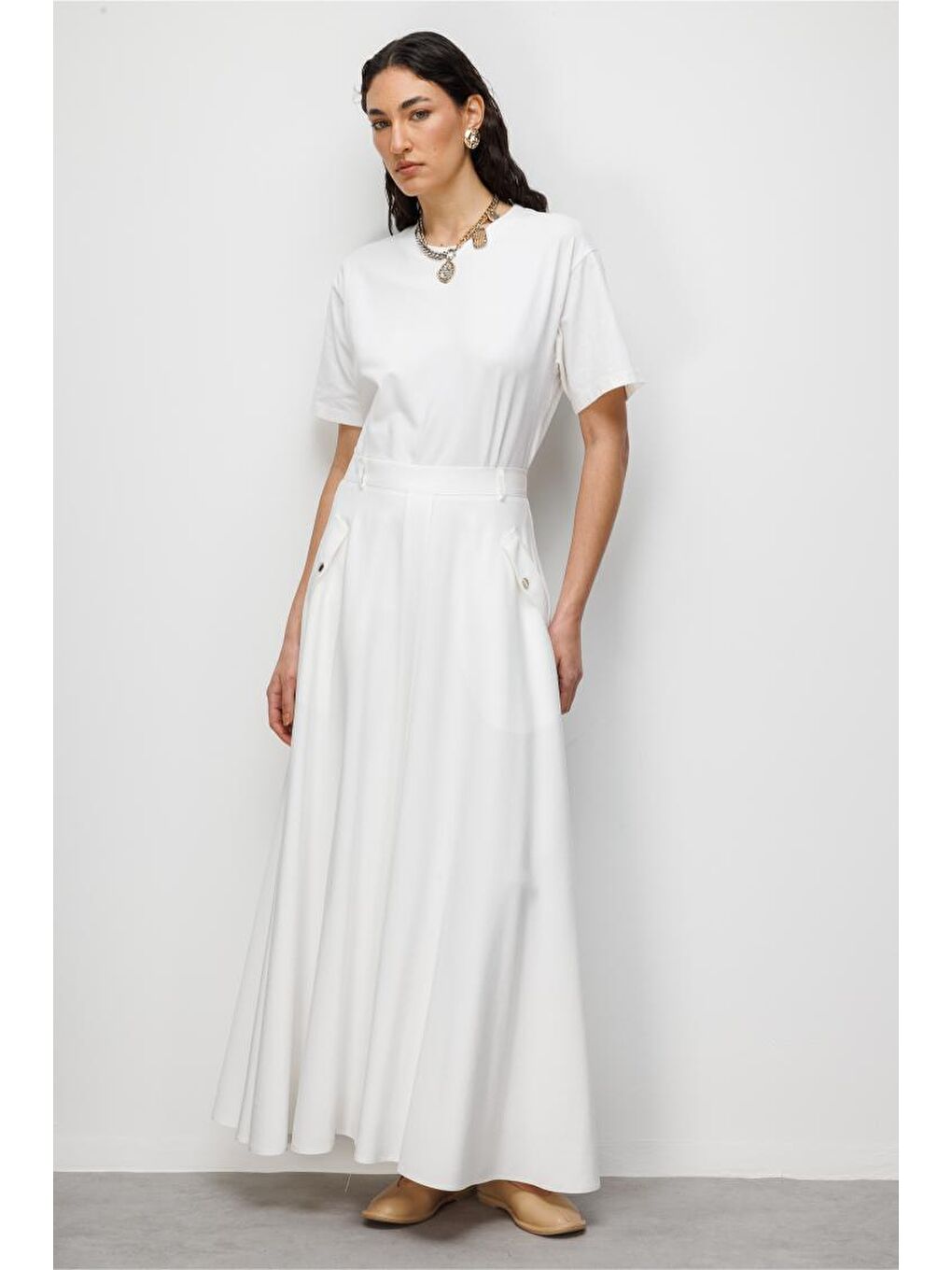 Geniş Volanlı Cepli Beyaz Evaze Maksi Etek-2