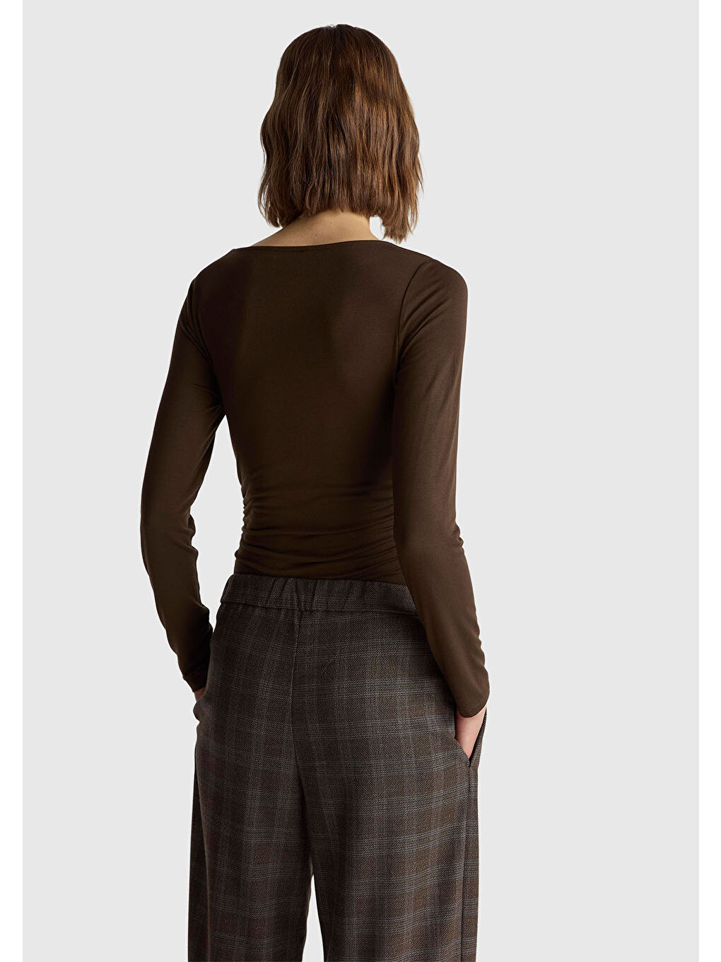 Kadın Koyu Kahverengi Modal Karışımlı Slim Fit Kayık Yaka Uzun Kollu T-Shirt-2