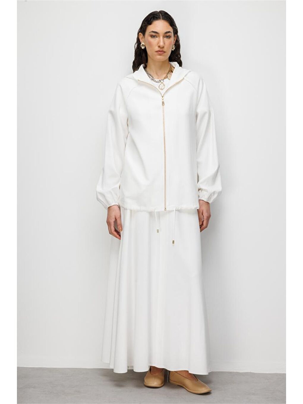 Geniş Volanlı Cepli Beyaz Evaze Maksi Etek-3