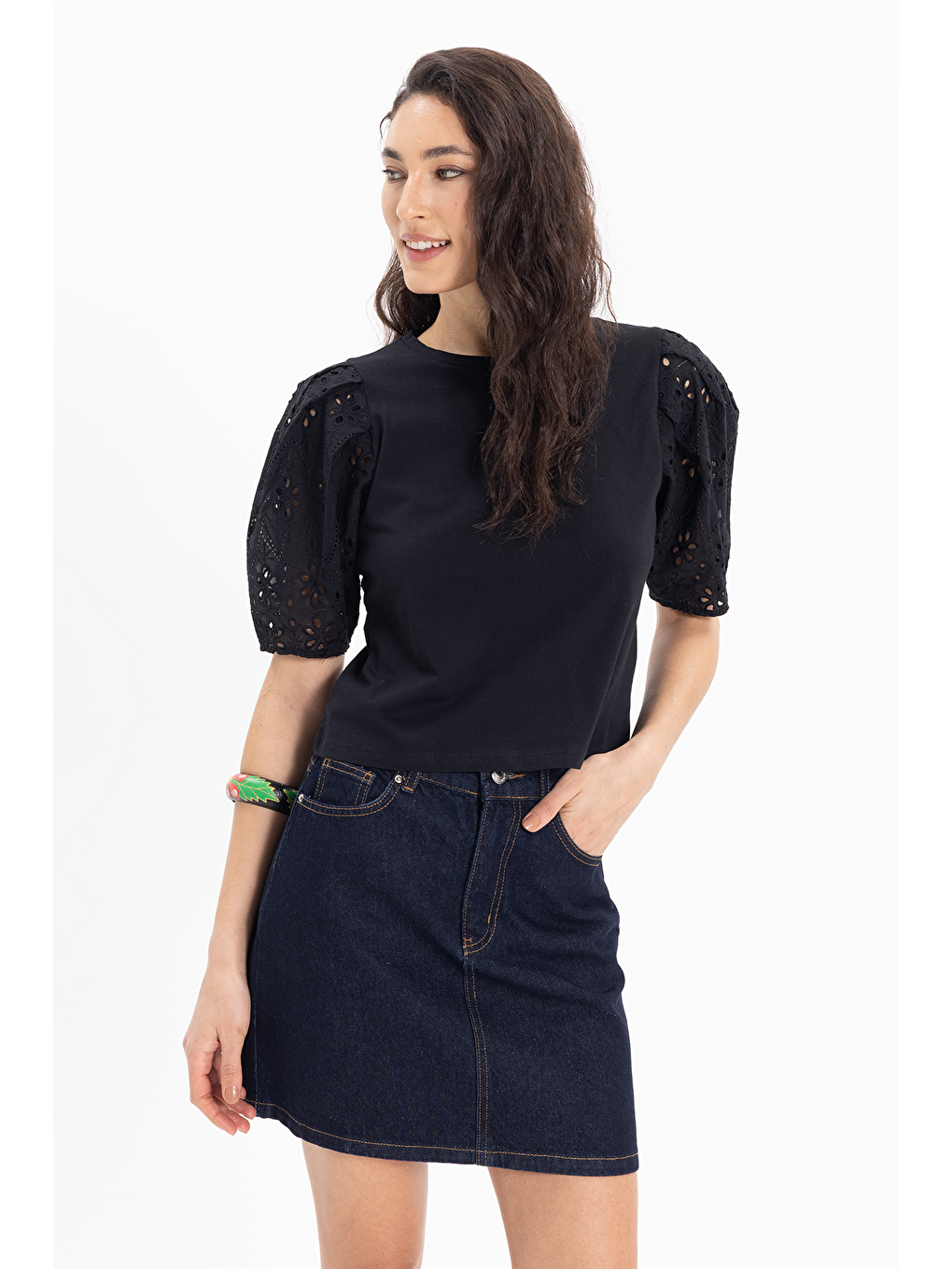 Kadın Slim Fit Dar Kesim %100 Pamuk Kısa Kollu Bisiklet Yaka Siyah Tişört-5
