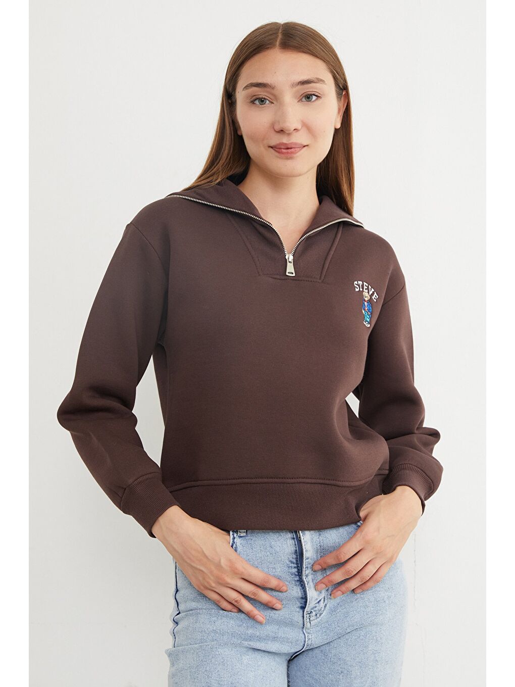 Kahverengi 3 İplik Ayıcık Nakışlı Yarım Fermuarlı Sweatshirt-1