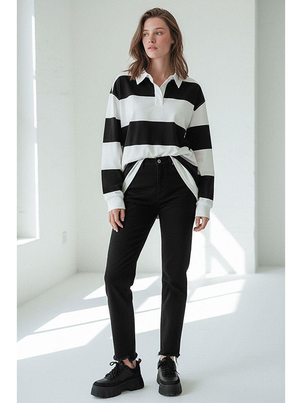 Beyaz Çizgili Düğmeli Polo Yaka Kadın Uzun Kollu Tişört  Mg2586