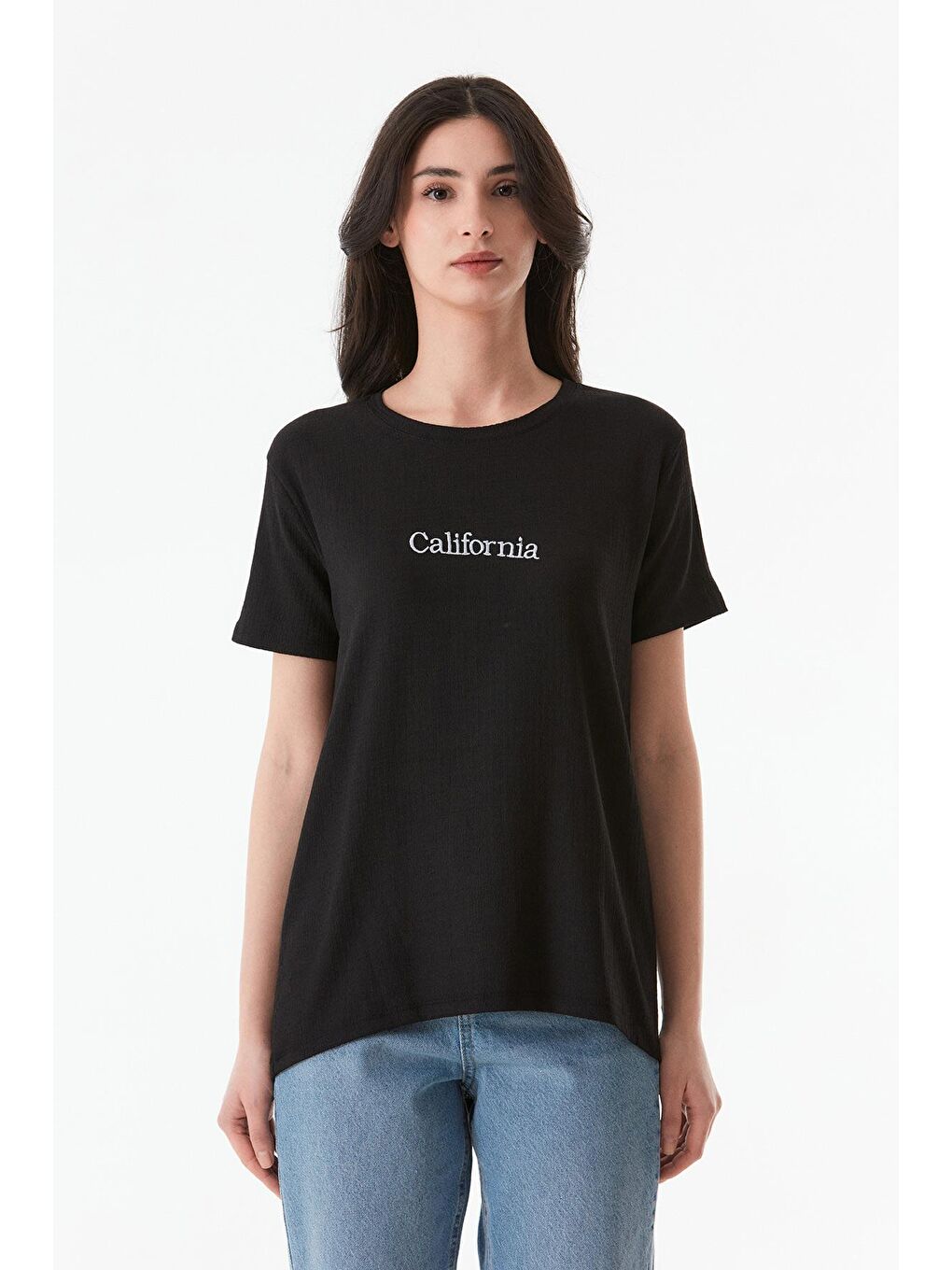 Siyah California Nakışlı Bürümcük Kumaş Oversize Tişört-4