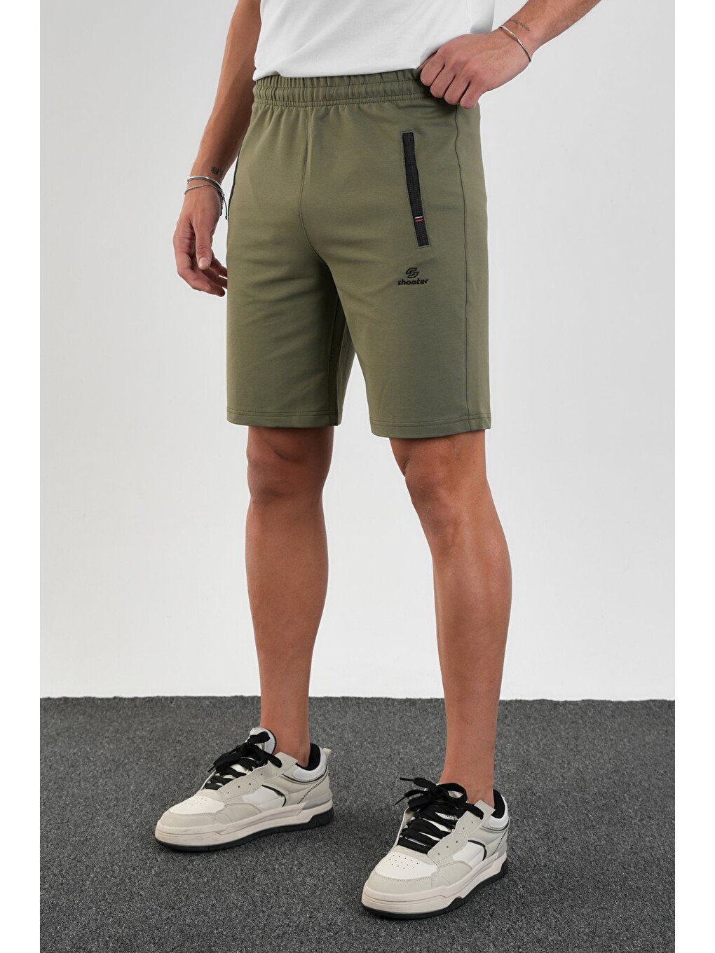 Haki Erkek Regular Fit Fermuar Cepli Pamuklu Şort-1