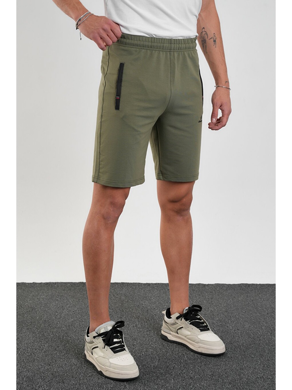 Haki Erkek Regular Fit Fermuar Cepli Pamuklu Şort-3