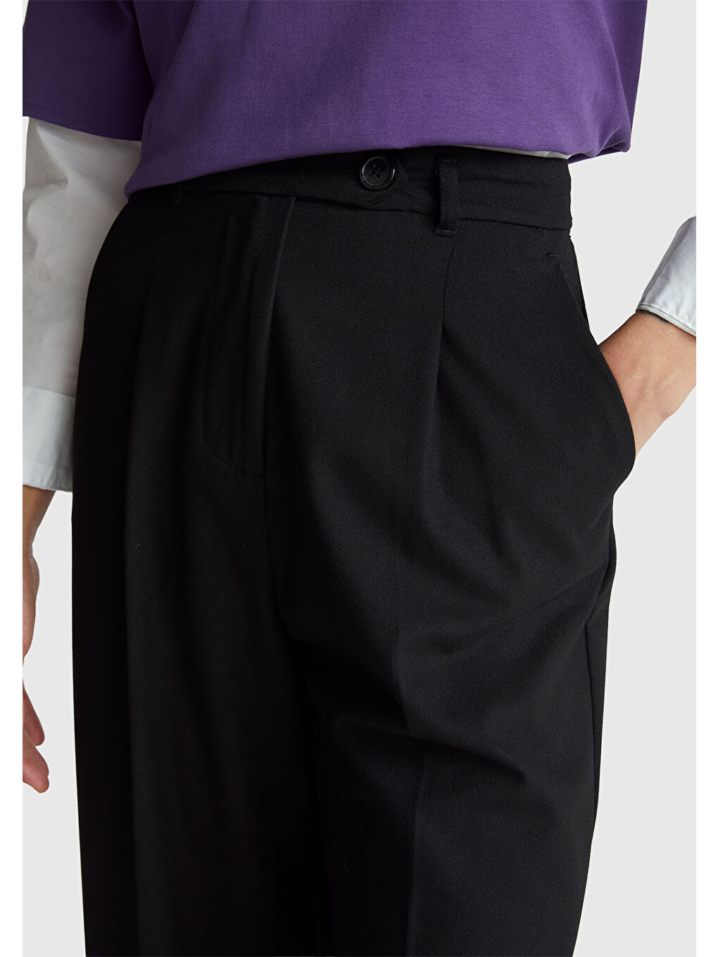 Kadın Siyah Viskoz Karışımlı Cepli Önden Fermuarlı Pantolon-5