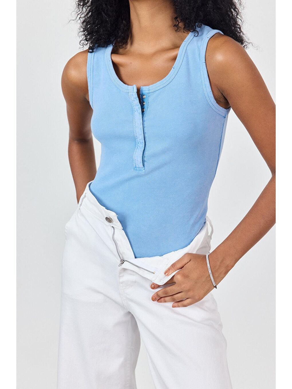 Mavi Soluk Efektli Çıt Çıtlı Atlet Bluz-3