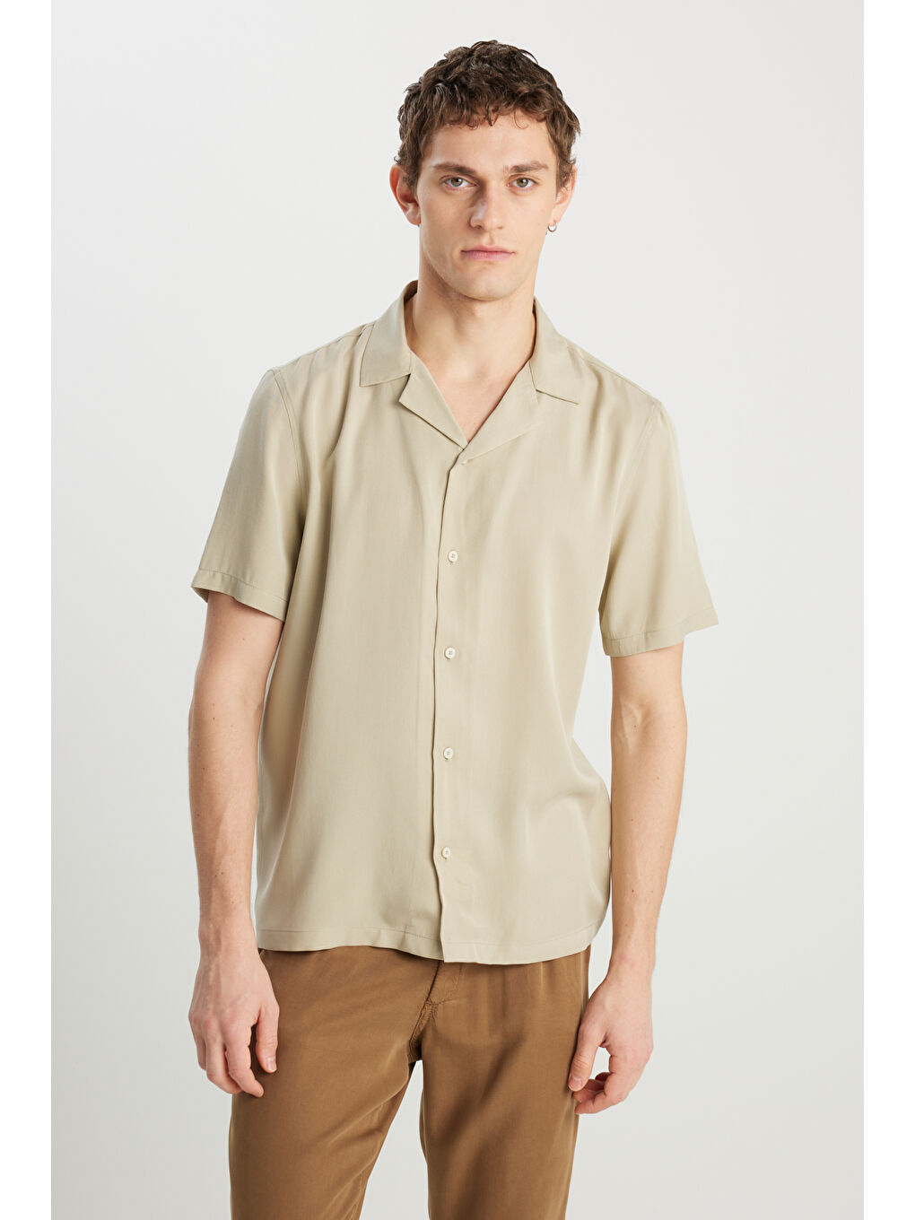 Relaxed Fit Geniş Kesim Yumuşak Dokulu Bej Gömlek-1