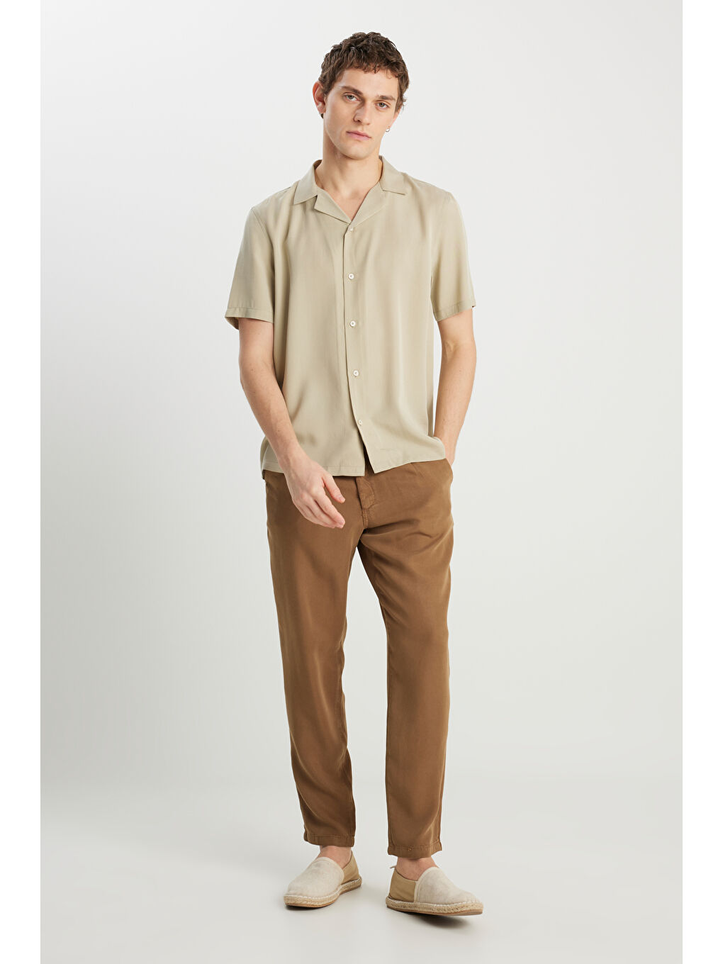 Relaxed Fit Geniş Kesim Yumuşak Dokulu Bej Gömlek-2