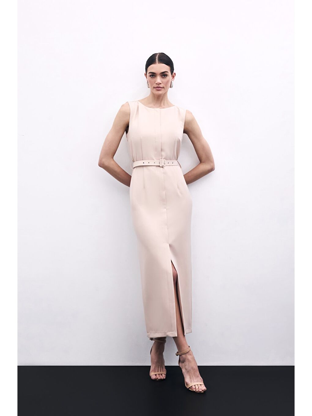 Kemerli Kalem Elbise - Bej